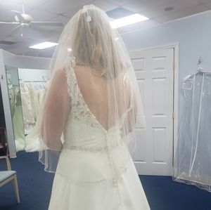 2 tier ivory wedding bridal veil crystals & pearls